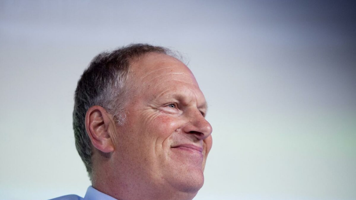 The veteran Fortune 500 CEO who turned an 80-year-old AC company into an AI darling