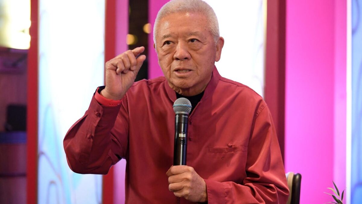 Andrew Cherng speaks into a microphone