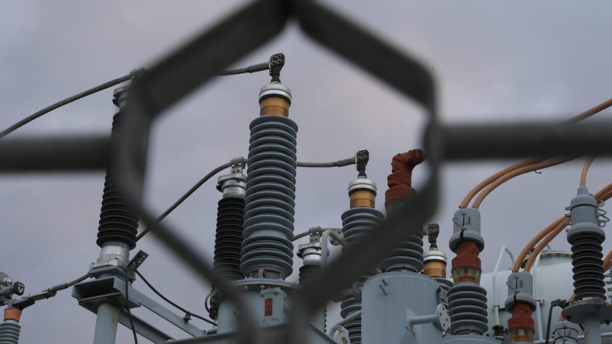 AI wants electricity now. The electric grid needs years to catch up