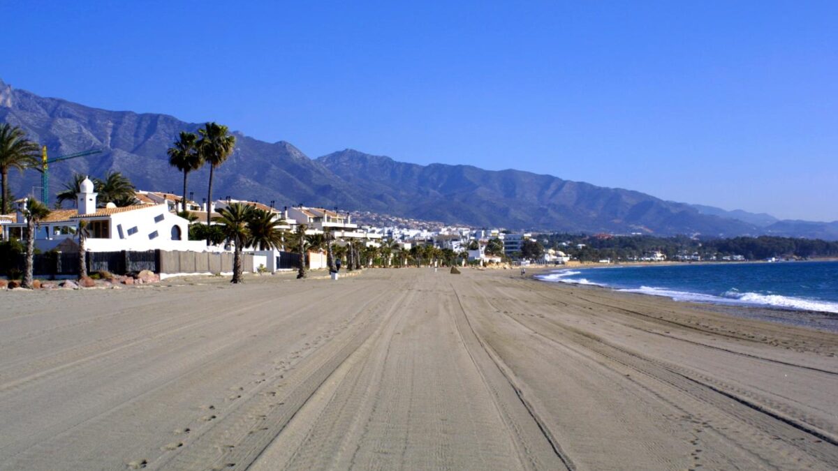 The Golden Mile runs from central Marbella to Puerto Banús, lined with palm trees, restaurants and luxury resorts. During Bloomberg News' visit, entrepreneurs and Finnish businessmen worked and met in a shared workspace.