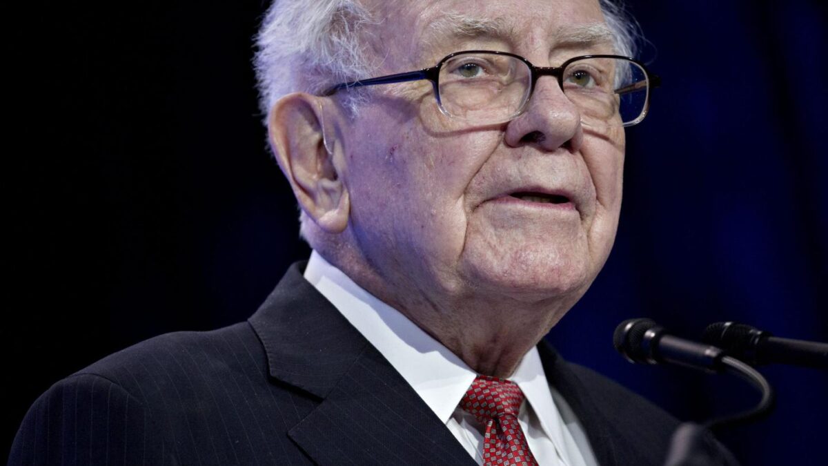 Warren Buffett, chairman and chief executive officer of Berkshire Hathaway Inc., speaks at the Goldman Sachs 10,000 Small Businesses Summit in Washington, D.C., U.S., on Tuesday, Feb. 13, 2018.